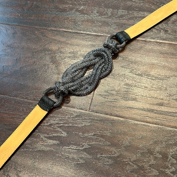 Stylish black accent belt-never worn - Picture 5 of 6